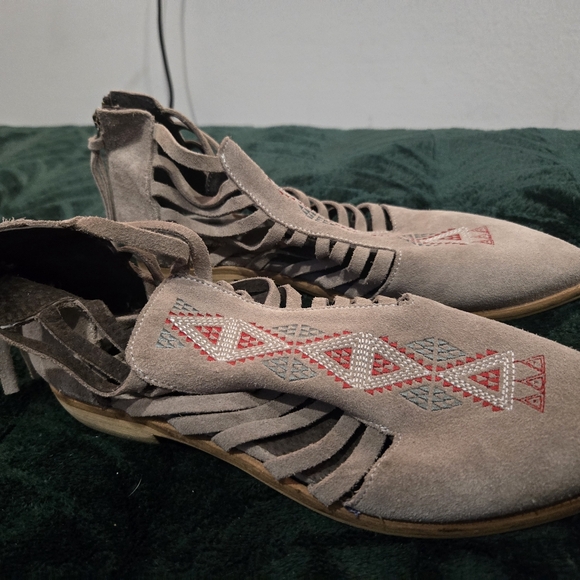 Embroidered Howsty Booties Made In Spain 38 Only Tried On - Picture 3 of 7